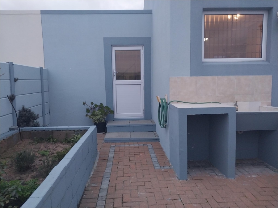 To Let 2 Bedroom Property for Rent in Sunningdale Western Cape